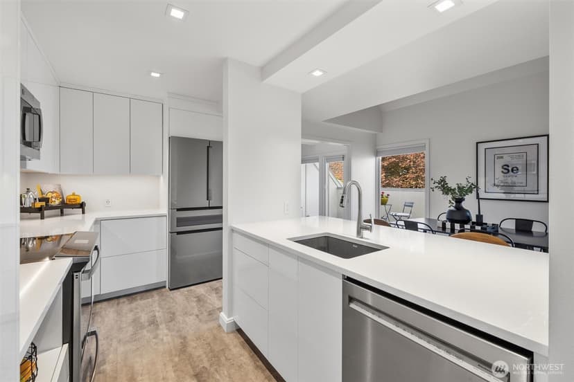 Property photo for 1401 5th Avenue W #402, Seattle photo 10