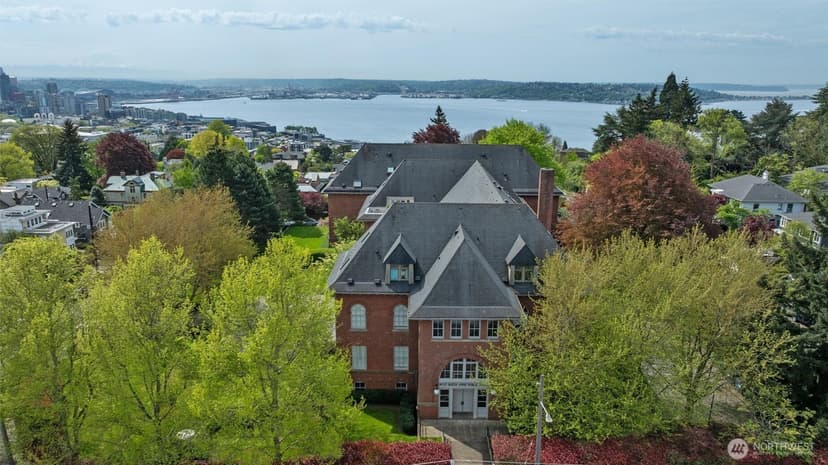 Property photo for 1401 5th Avenue W #402, Seattle