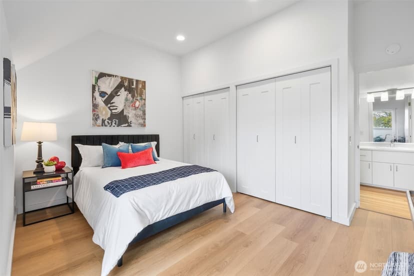 Property photo for 1401 5th Avenue W #402, Seattle photo 23