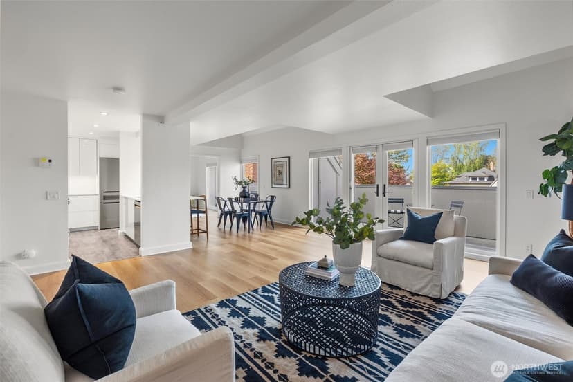 Property photo for 1401 5th Avenue W #402, Seattle photo 3