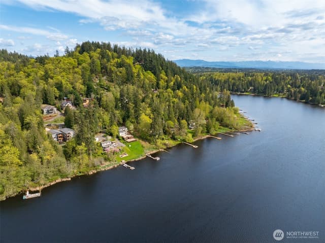 Property photo for 17722 E Lake Desire Drive SE, Renton photo 2