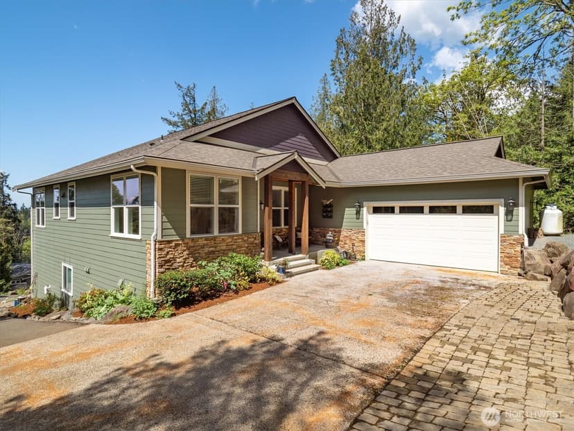 Property photo for 17722 E Lake Desire Drive SE, Renton photo 4