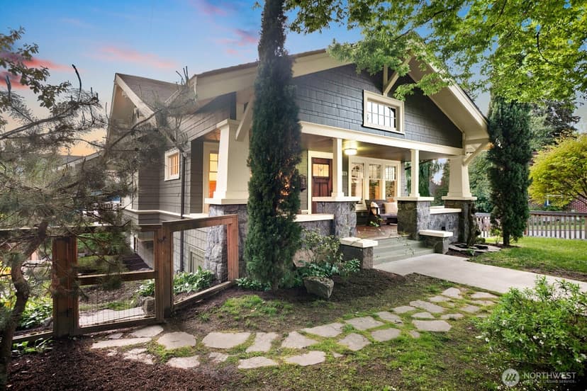 Property photo for 5119 Meridian Avenue N, Seattle photo 2