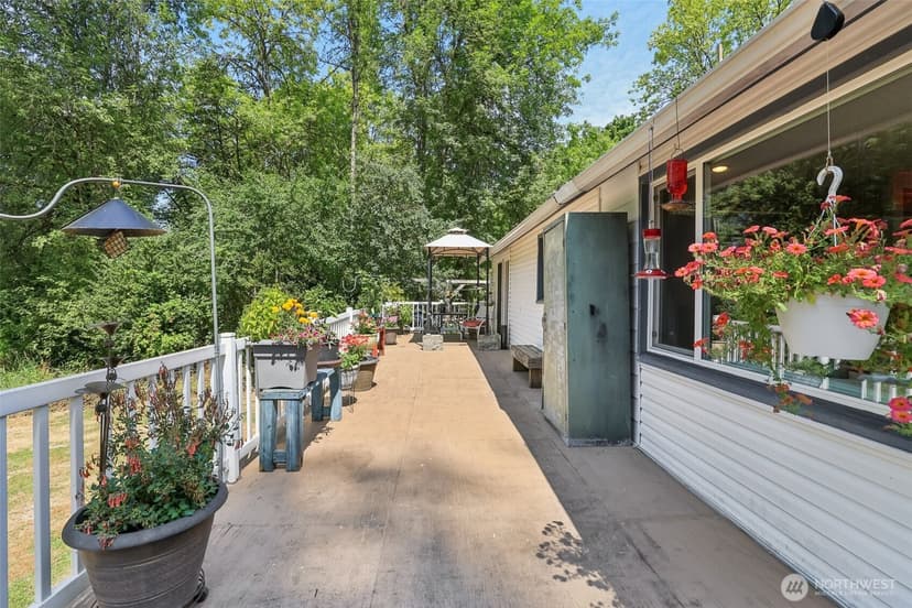 Property photo for 17209 W Riverside Drive, Bothell photo 30