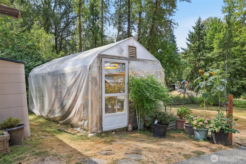 Property photo for 17209 W Riverside Drive, Bothell photo 37