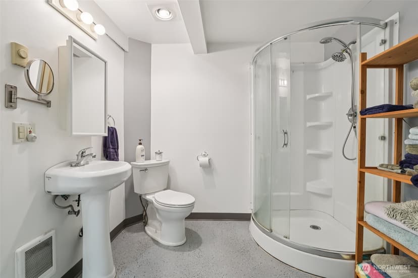 Property photo for 17209 W Riverside Drive, Bothell photo 25