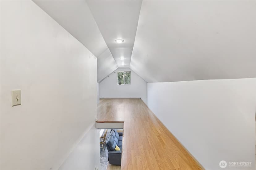Property photo for 17209 W Riverside Drive, Bothell photo 19