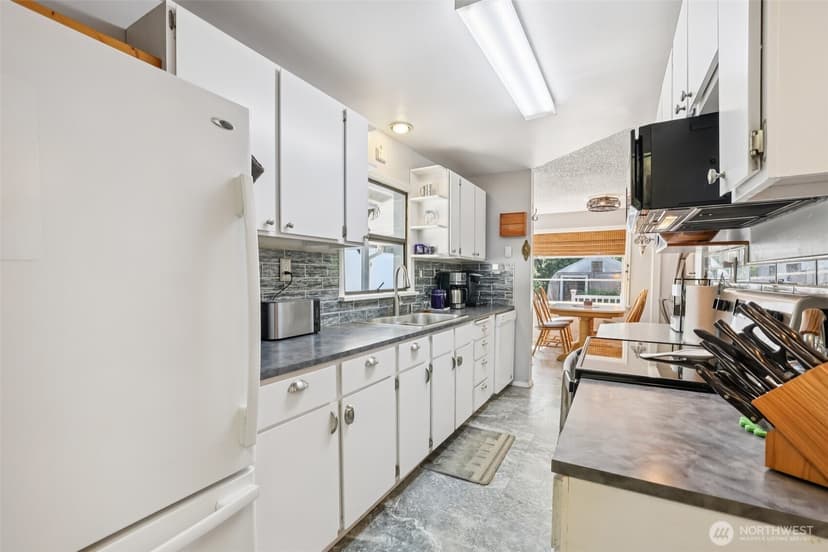 Property photo for 17209 W Riverside Drive, Bothell photo 10