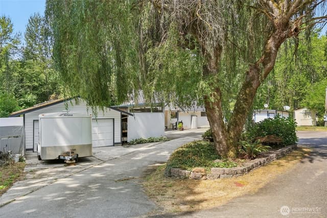 Property photo for 17209 W Riverside Drive, Bothell photo 3