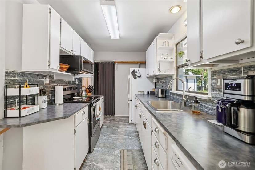 Property photo for 17209 W Riverside Drive, Bothell photo 11
