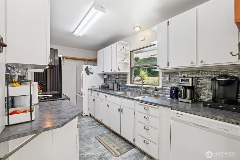 Property photo for 17209 W Riverside Drive, Bothell photo 9