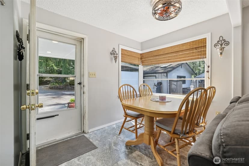 Property photo for 17209 W Riverside Drive, Bothell photo 8
