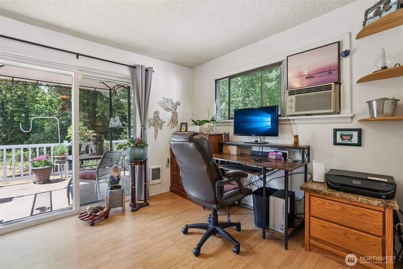 Property photo for 17209 W Riverside Drive, Bothell photo 15