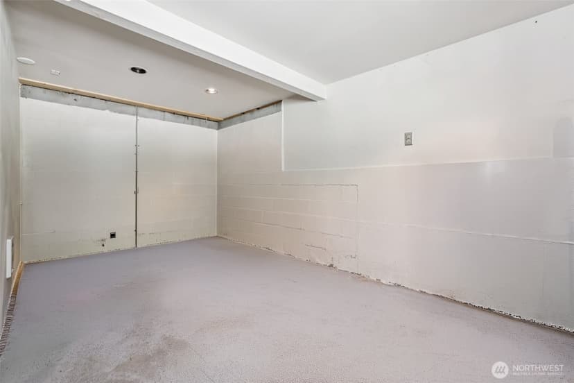 Property photo for 17209 W Riverside Drive, Bothell photo 27