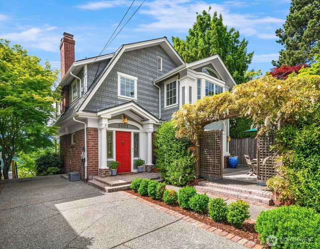 Property photo for 2403 11th Avenue W, Seattle photo 4