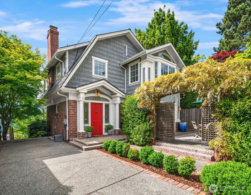 Property photo for 2403 11th Avenue W, Seattle photo 4