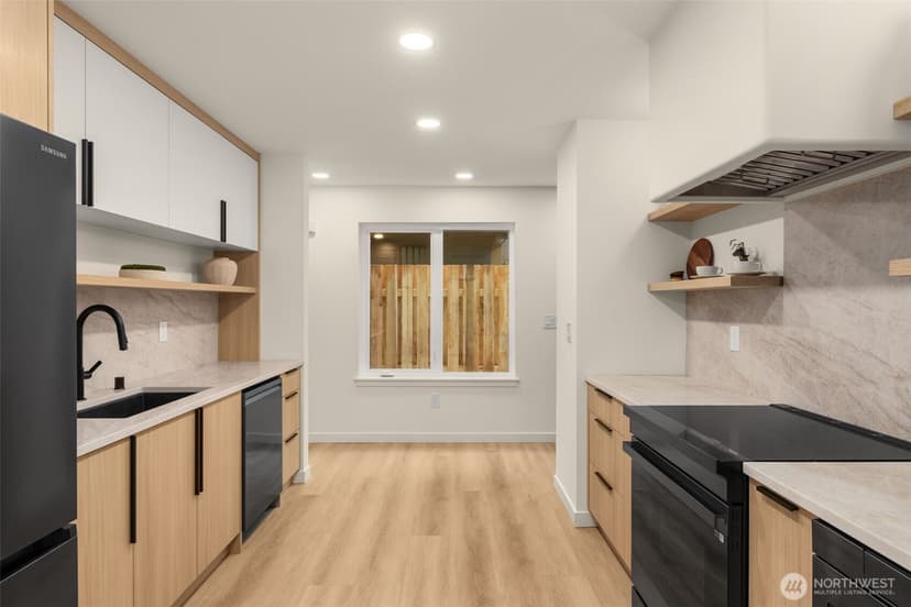 Property photo for 14035 Densmore Avenue N, Seattle photo 7