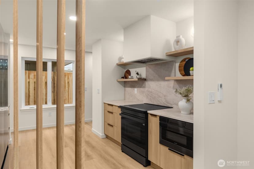 Property photo for 14035 Densmore Avenue N, Seattle photo 9