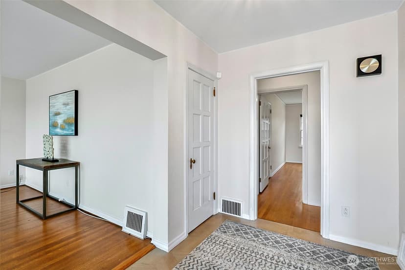 Property photo for 2814 42nd Avenue W, Seattle photo 4