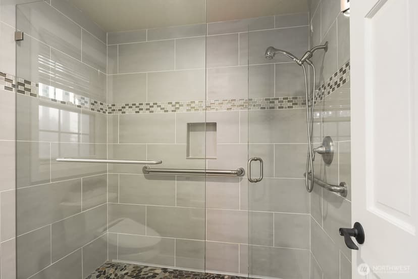 Property photo for 14314 NE 10th Place, Bellevue photo 23