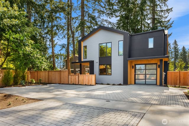Property photo for 12249 NE 66th Street, Kirkland photo 3