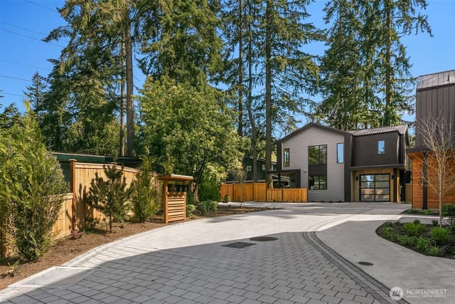 Property photo for 12249 NE 66th Street, Kirkland photo 4