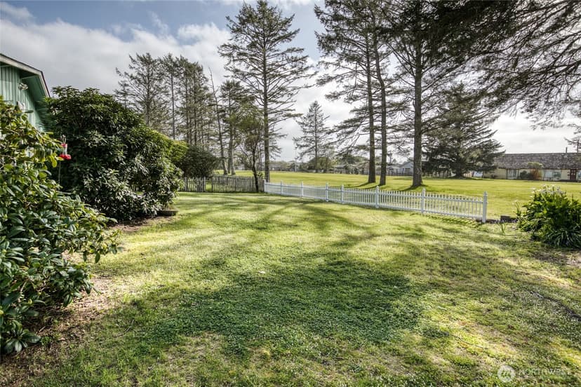 Property photo for 483 Dolphin Avenue NE, Ocean Shores photo 14
