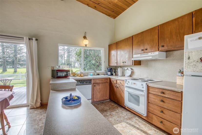 Property photo for 483 Dolphin Avenue NE, Ocean Shores photo 11