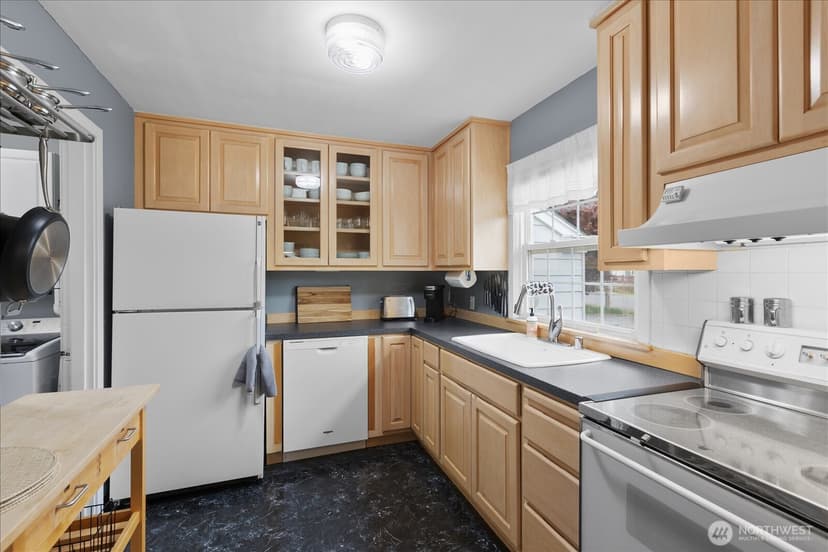 Property photo for 221 Tamarack Avenue, Everett photo 6