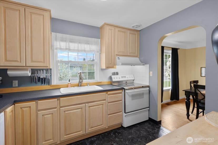 Property photo for 221 Tamarack Avenue, Everett photo 8