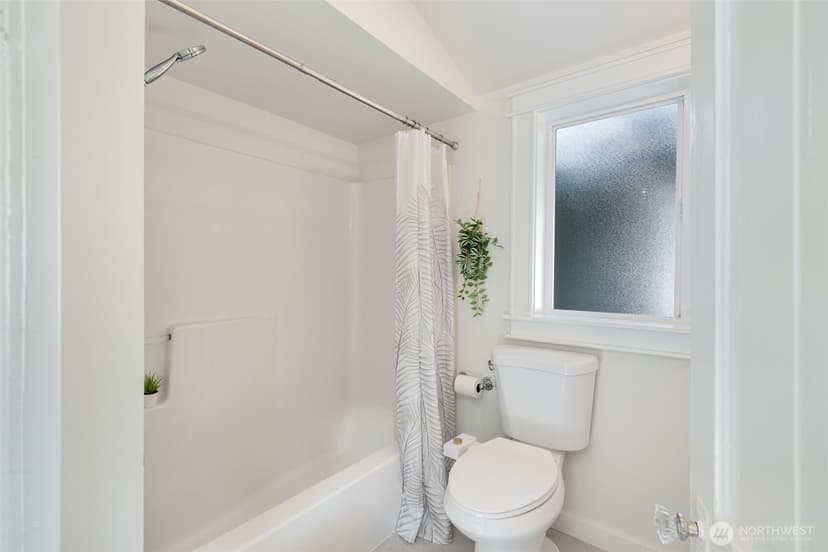 Property photo for 2516 3rd Avenue W, Seattle photo 19