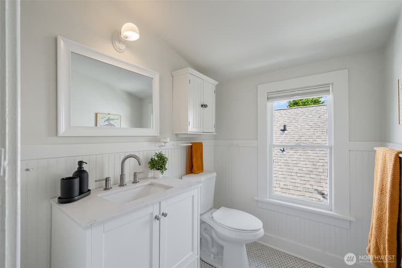 Property photo for 2516 3rd Avenue W, Seattle photo 25