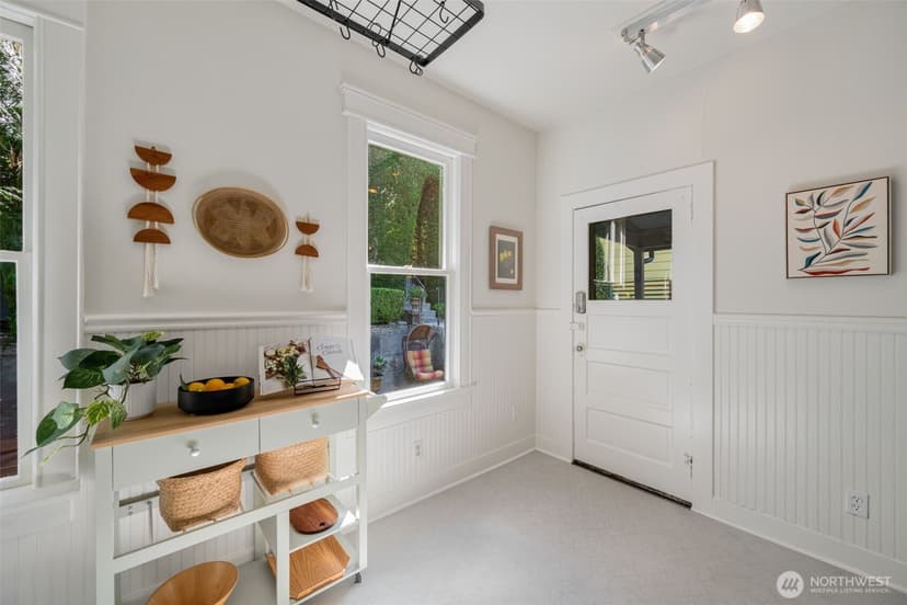 Property photo for 2516 3rd Avenue W, Seattle photo 16