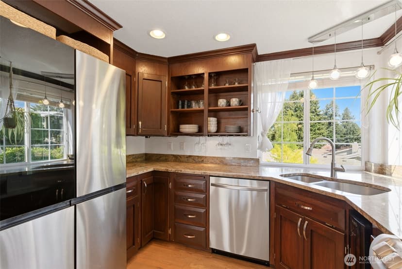 Property photo for 9922 71st Street SW, Lakewood photo 14