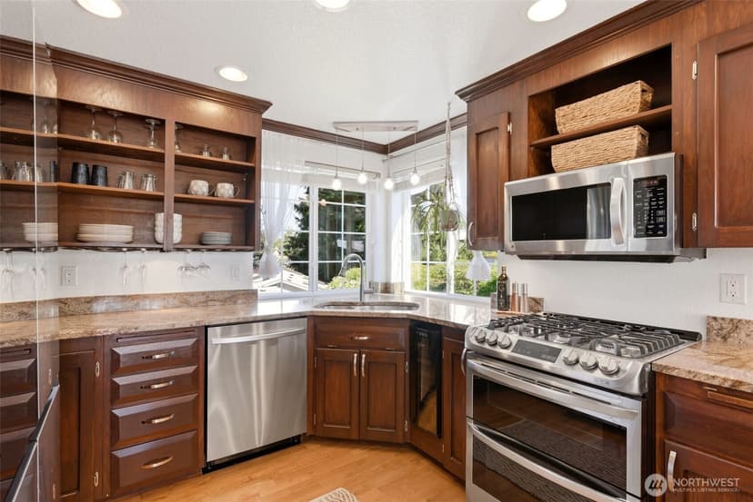 Property photo for 9922 71st Street SW, Lakewood photo 13