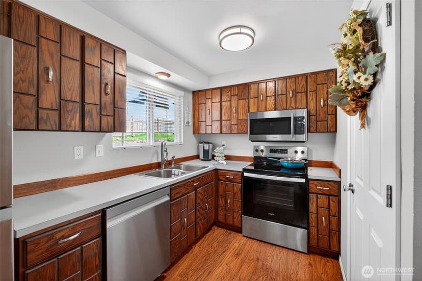 Property photo for 30312 10th Avenue S, Federal Way photo 12
