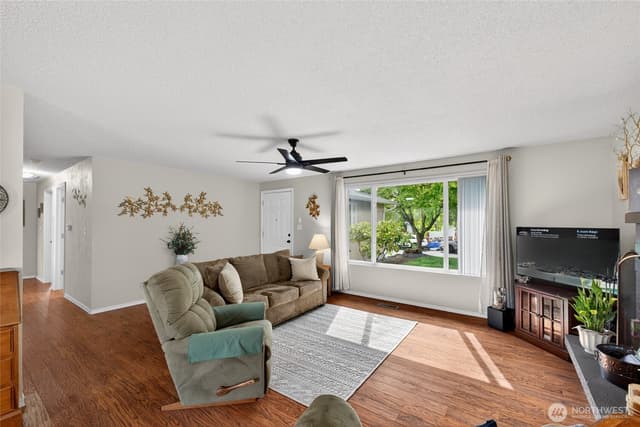Property photo for 30312 10th Avenue S, Federal Way photo 4
