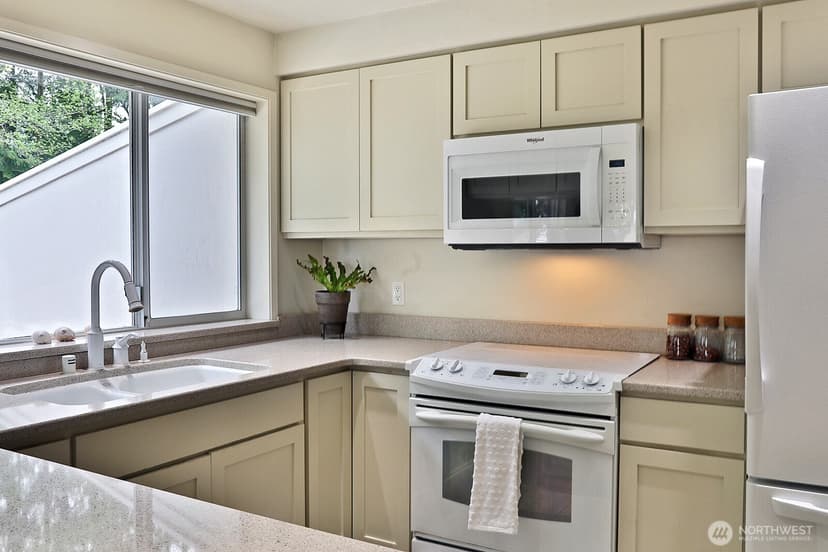 Property photo for 566 Creekside Terrace #201, Langley photo 6
