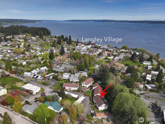 Property photo for 566 Creekside Terrace #201, Langley photo 2