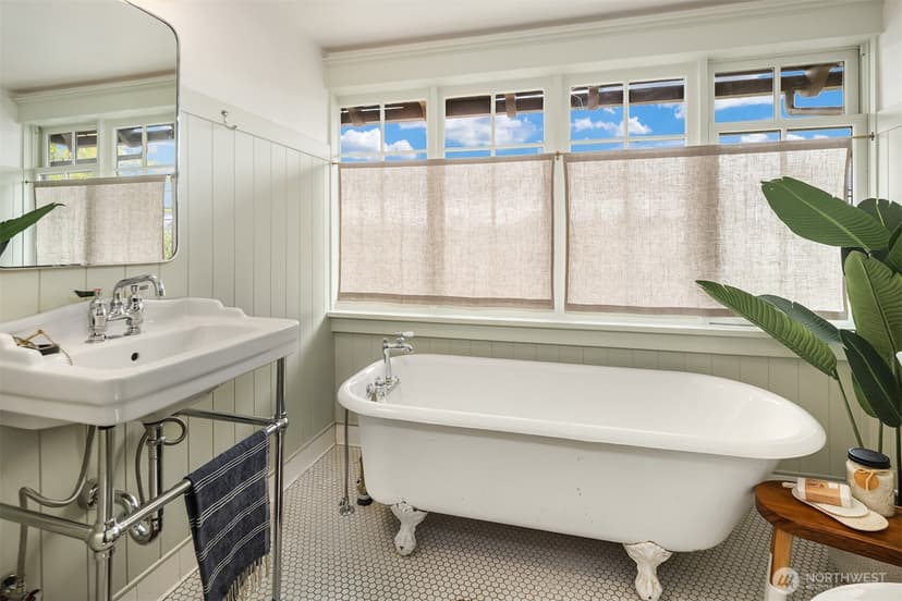 Property photo for 2519 31st Avenue S, Seattle photo 15
