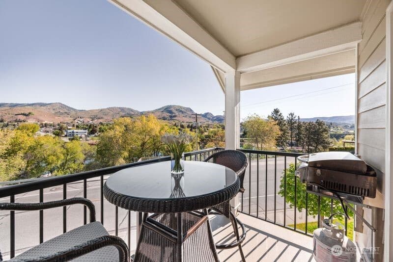 Property photo for 230 E Furnham Ave #C3, Chelan photo 14