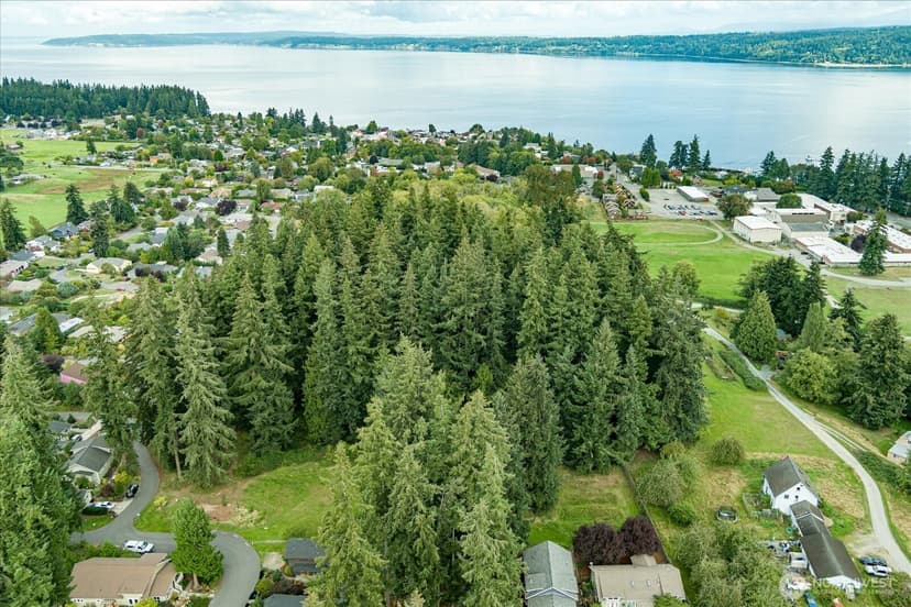 Property photo for 233 Clover Court, Langley photo 35