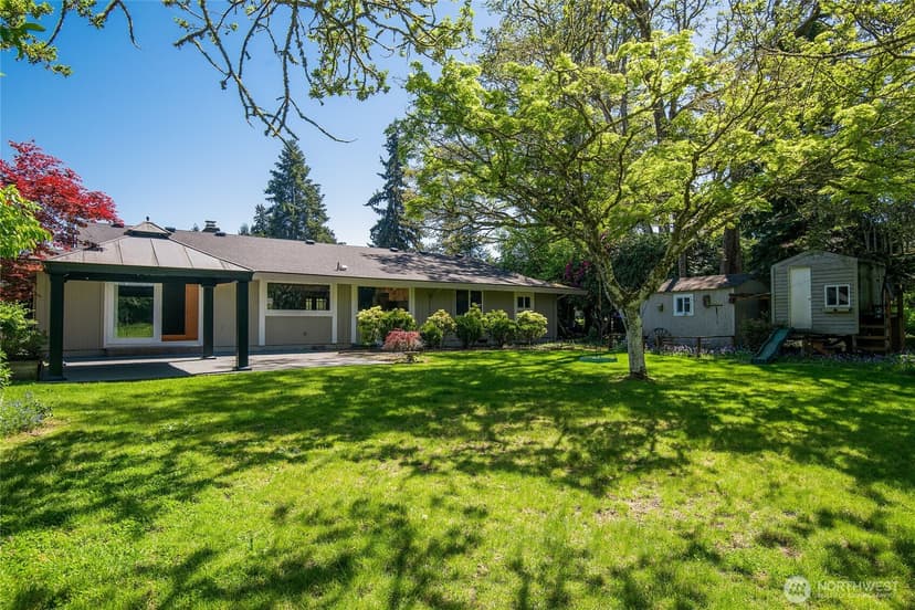 Property photo for 8001 Sapphire Drive SW, Lakewood photo 24