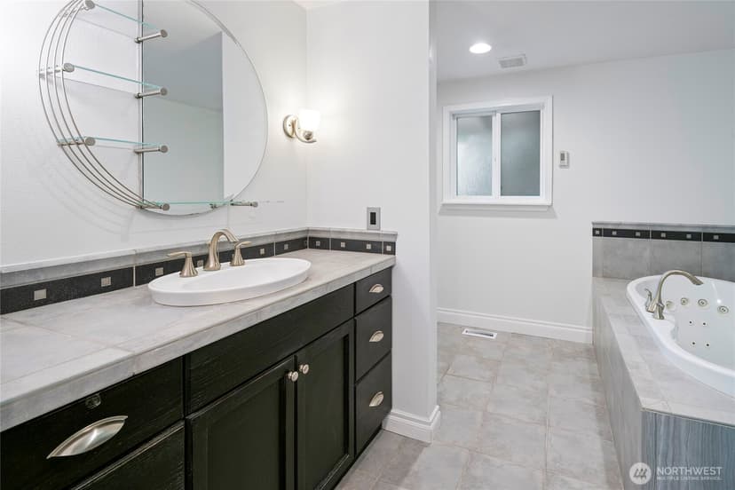 Property photo for 8001 Sapphire Drive SW, Lakewood photo 16