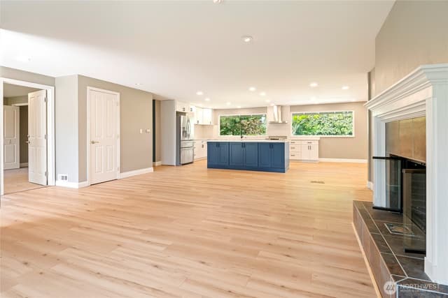 Property photo for 8001 Sapphire Drive SW, Lakewood photo 5