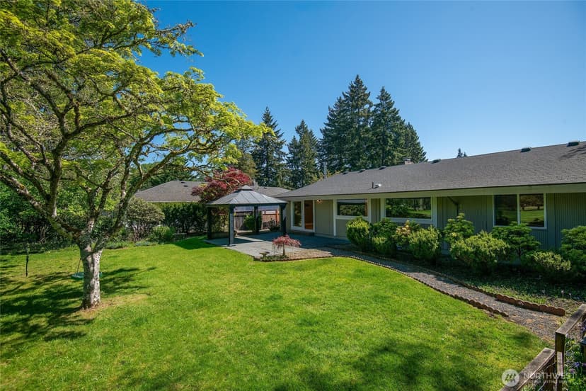 Property photo for 8001 Sapphire Drive SW, Lakewood photo 22
