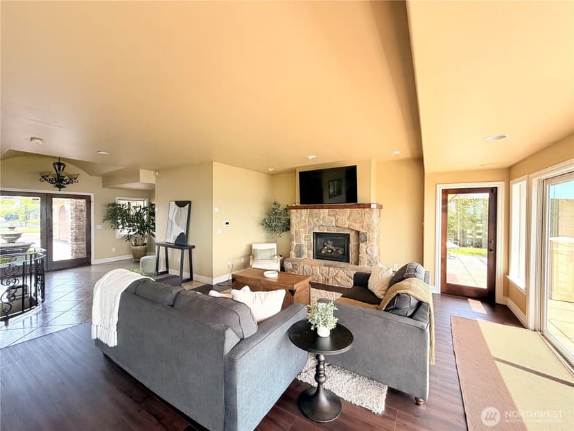 Property photo for 4702 Browns Point Boulevard NE, Tacoma photo 12
