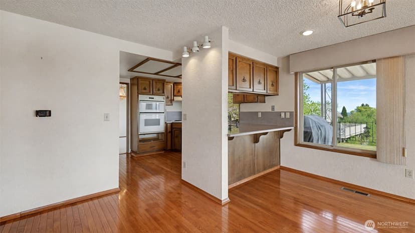 Property photo for 8208 S 124th Street, Seattle photo 14