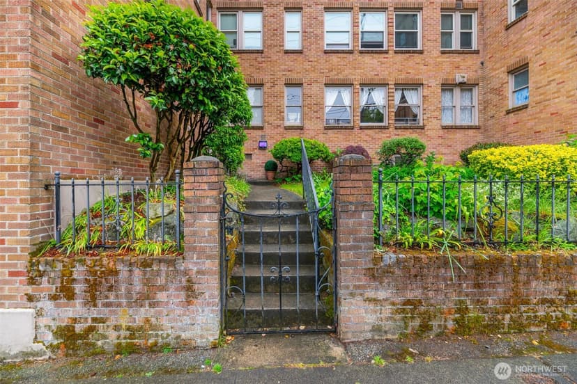 Property photo for 1427 3rd Avenue W #8, Seattle