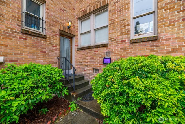 Property photo for 1427 3rd Avenue W #8, Seattle photo 2